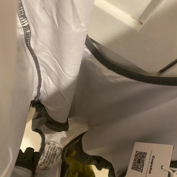 CUPSHE Grey Ruffle detail one piece swimsuit - Picture 8 of 9